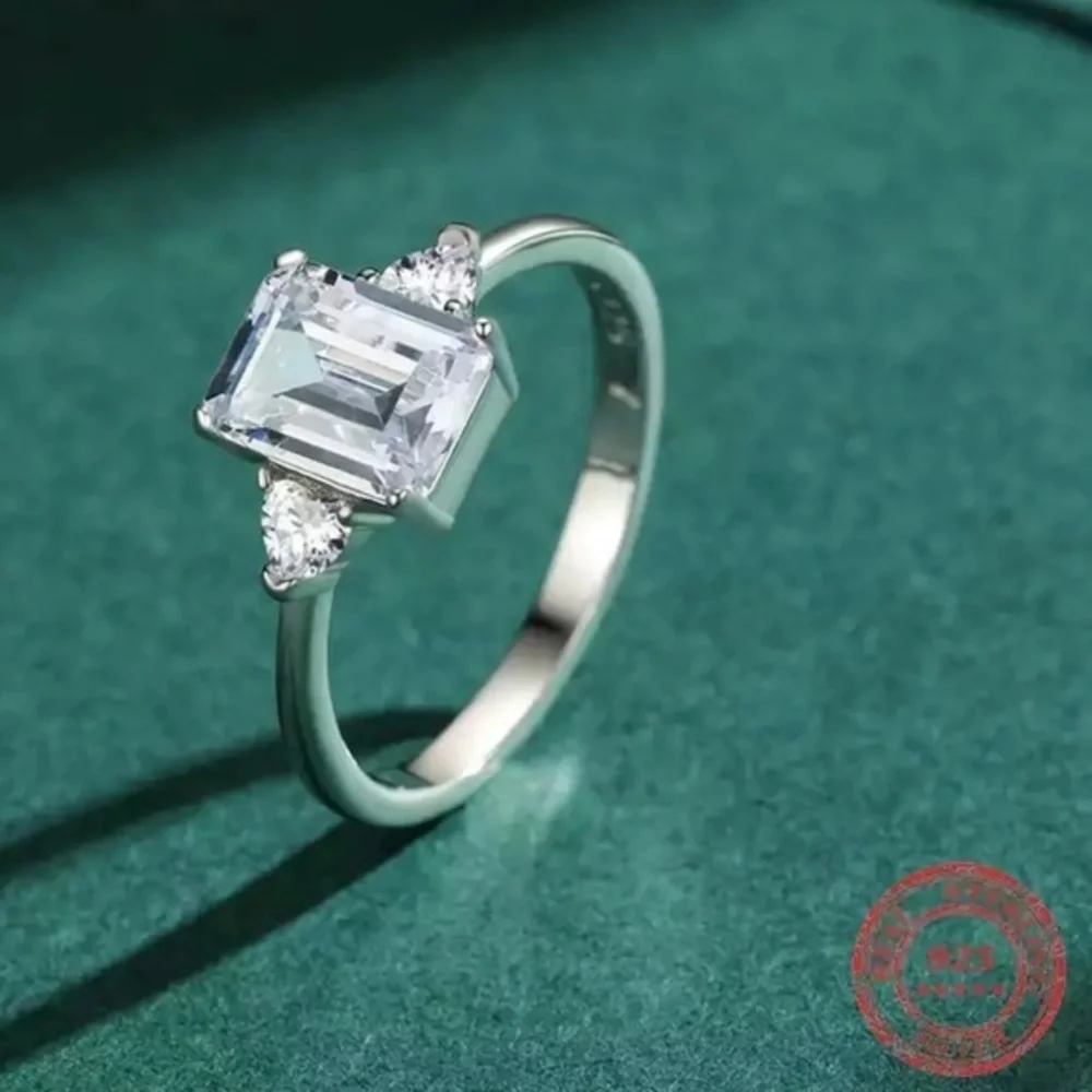 925 Sterling Silver Emerald Cut 2 Carat Cubic Zirconia Ring